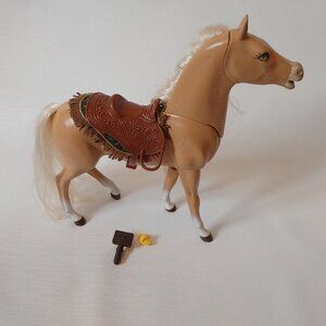 Barbie Play Horse Blanket Saddle Grooming Tools